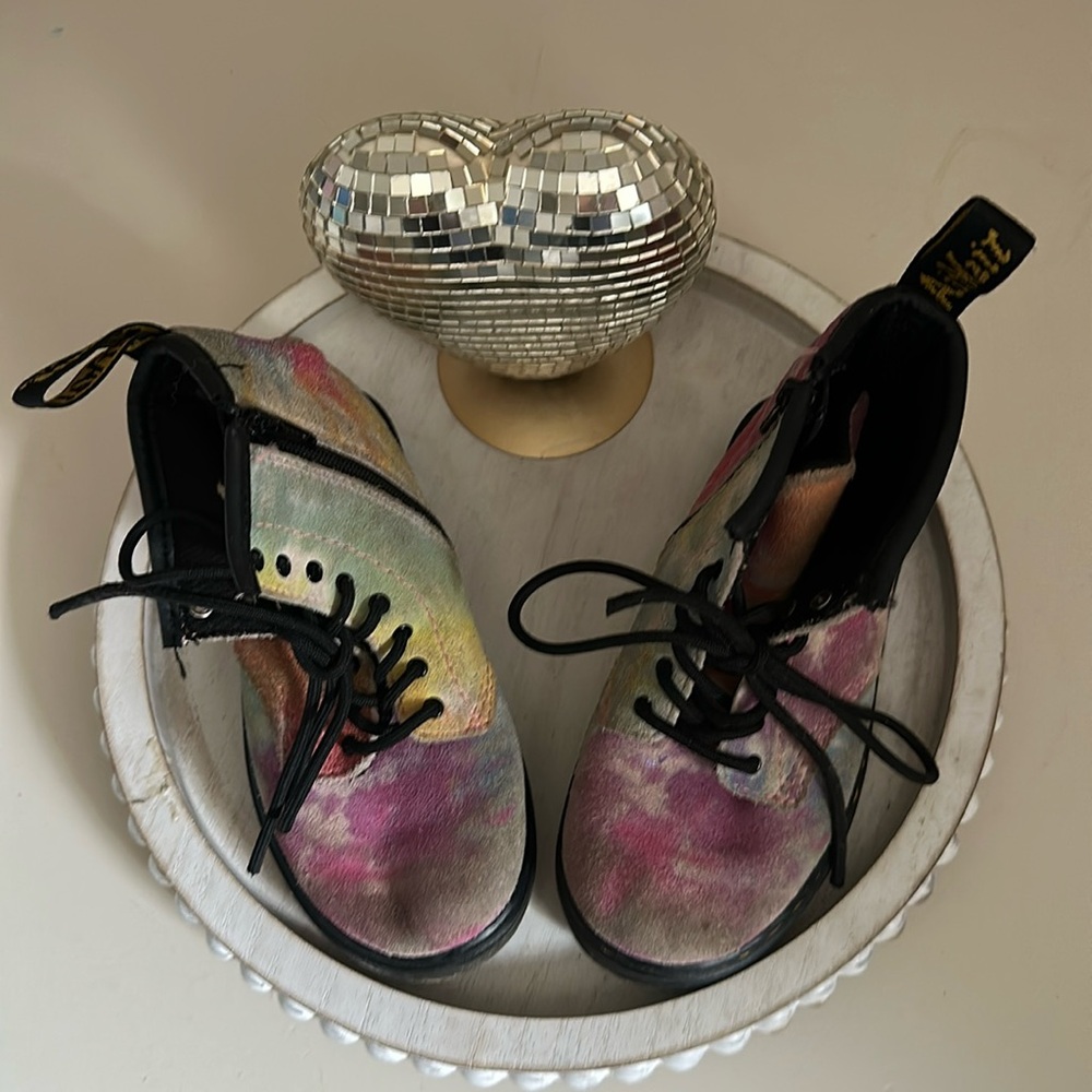 Pastel rainbow tie dye Docs 💜